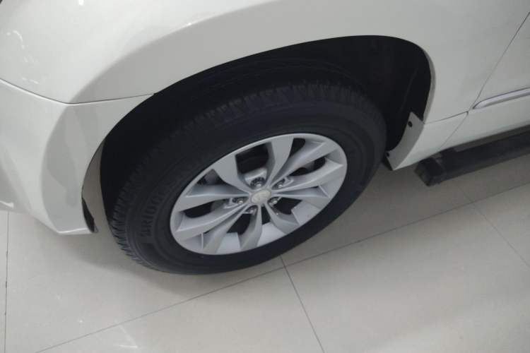 Used Suzuki Grand Vitara 2012 2.4L AT Luxury Navigation 5-Door Version Left Front Wheel Hub