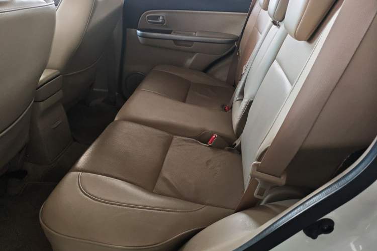 Used Suzuki Grand Vitara 2012 2.4L AT Luxury Navigation 5-Door Version Left Rear Seat