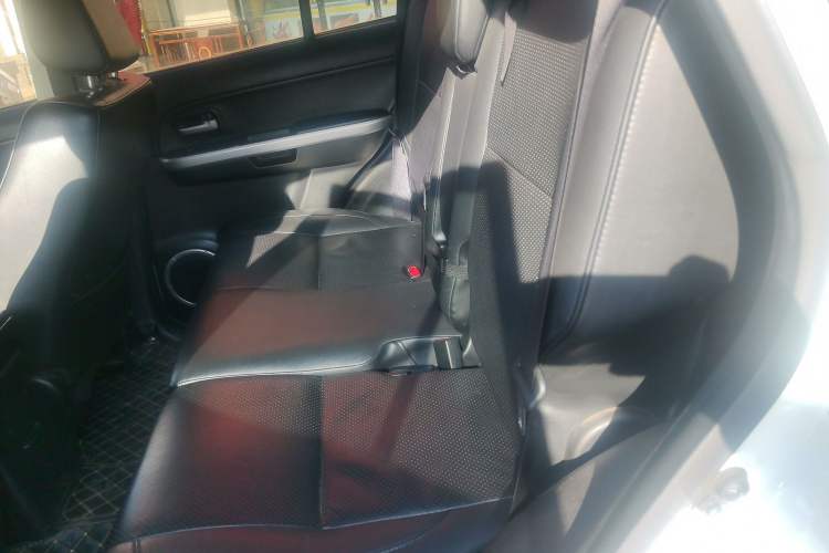 Used Suzuki Grand Vitara 2012 2.4L AT Luxury Navigation 5-Door Version Left Rear Seat