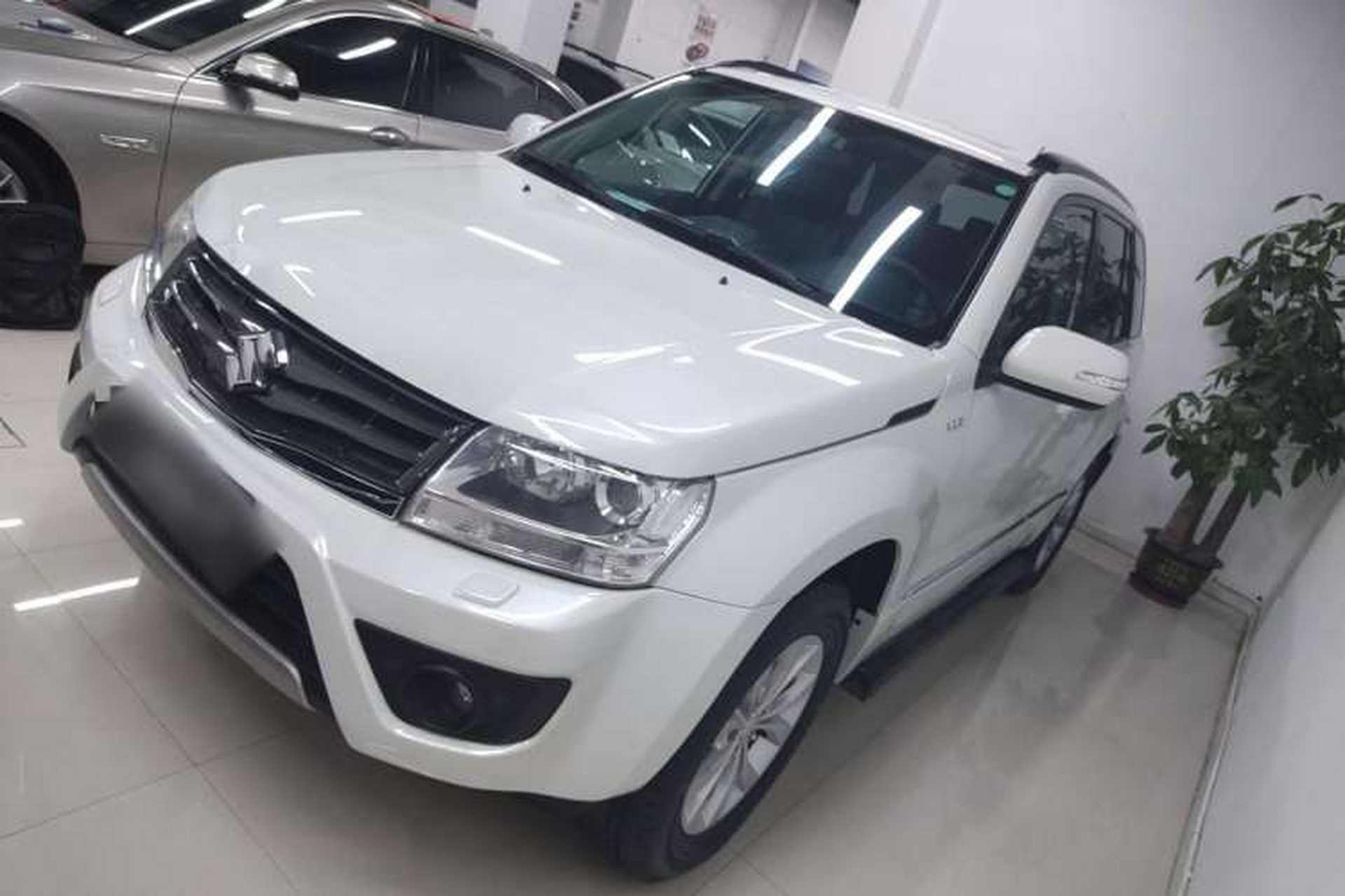 Used Suzuki Grand Vitara 2012 2.4L AT Luxury Navigation 5-Door Version Left Side