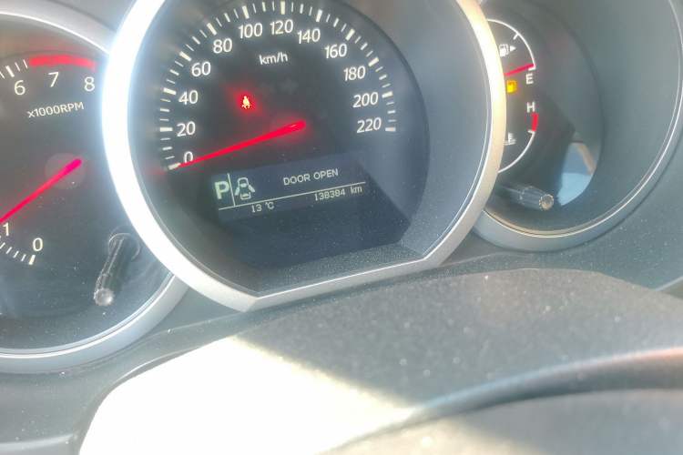 Used Suzuki Grand Vitara 2012 2.4L AT Luxury Navigation 5-Door Version Odometer Close Up