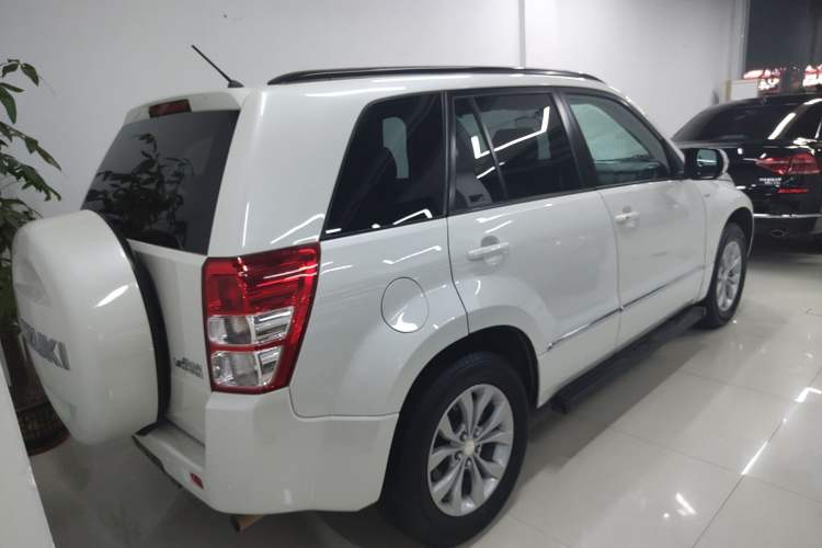 Used Suzuki Grand Vitara 2012 2.4L AT Luxury Navigation 5-Door Version Rear Right 45 Deg