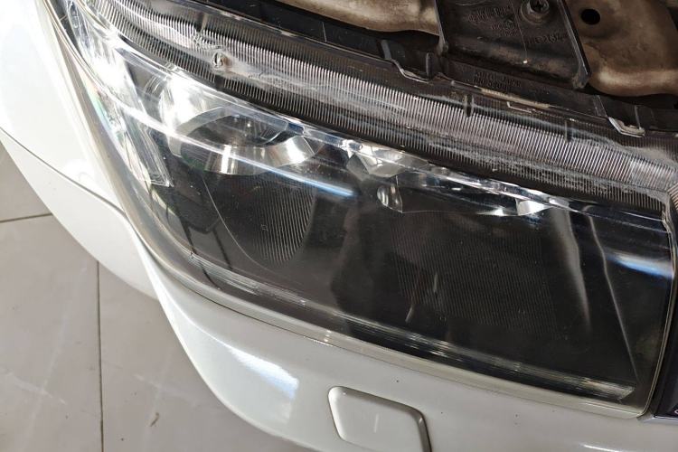 Used Suzuki Grand Vitara 2012 2.4L AT Luxury Navigation 5-Door Version Right Front Headlight