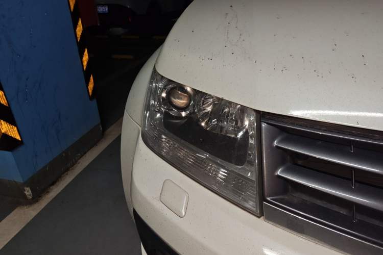 Used Suzuki Grand Vitara 2012 2.4L MT Luxury Navigation 5-Door Version Right Front Headlight