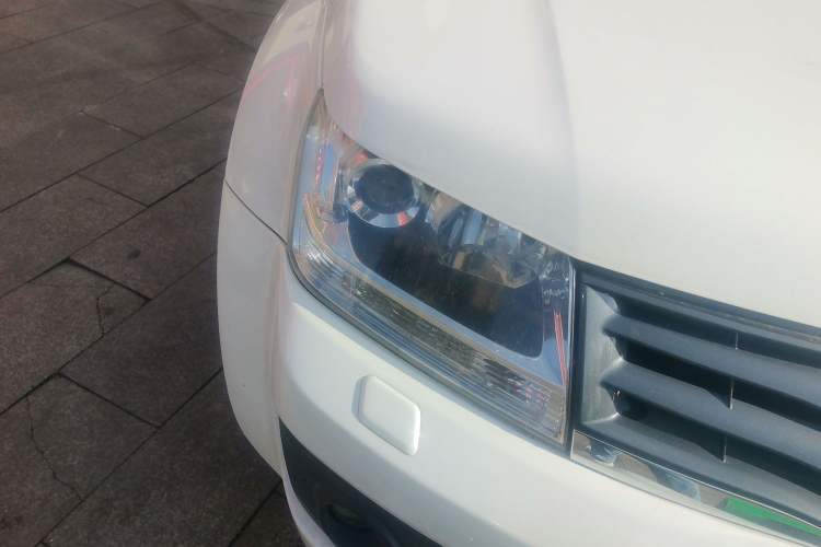 Used Suzuki Grand Vitara 2012 2.4L AT Luxury Navigation 5-Door Version Right Front Headlight