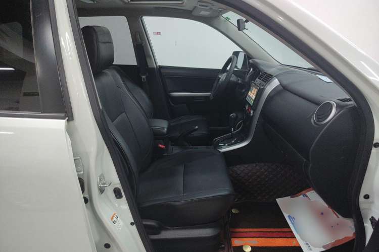 Used Suzuki Grand Vitara 2012 2.4L AT Luxury Navigation 5-Door Version Right Front Seat