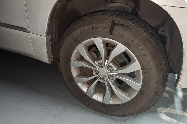 Used Suzuki Grand Vitara 2012 2.4L MT Luxury Navigation 5-Door Version Right Front Wheel Hub