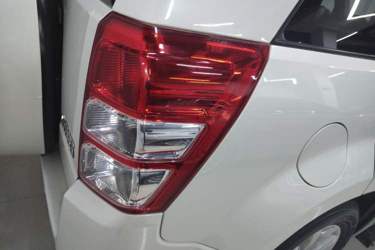 Used Suzuki Grand Vitara 2012 2.4L AT Luxury Navigation 5-Door Version Right Rear Taillight