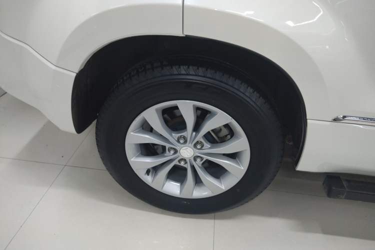 Used Suzuki Grand Vitara 2012 2.4L AT Luxury Navigation 5-Door Version Right Rear Wheel Hub