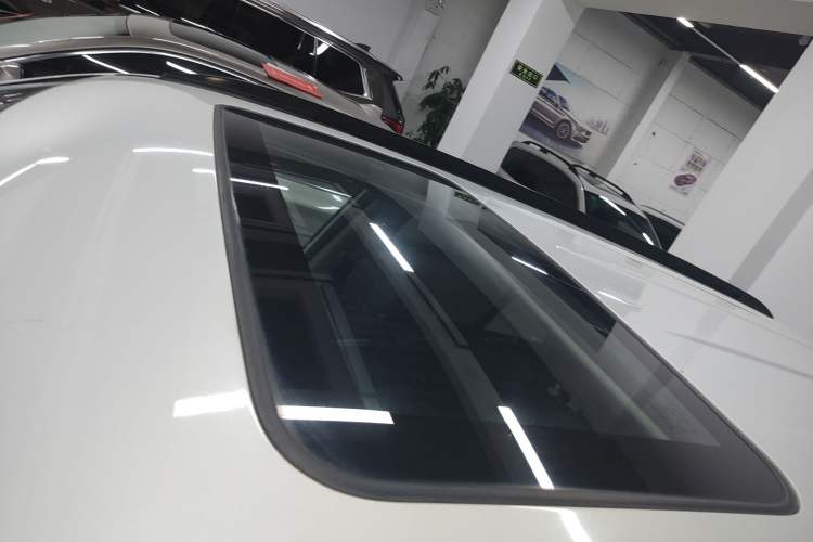 Used Suzuki Grand Vitara 2012 2.4L AT Luxury Navigation 5-Door Version Roof