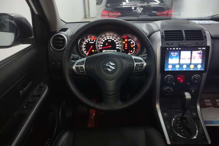 Used Suzuki Grand Vitara 2012 2.4L AT Luxury Navigation 5-Door Version Steering Wheel
