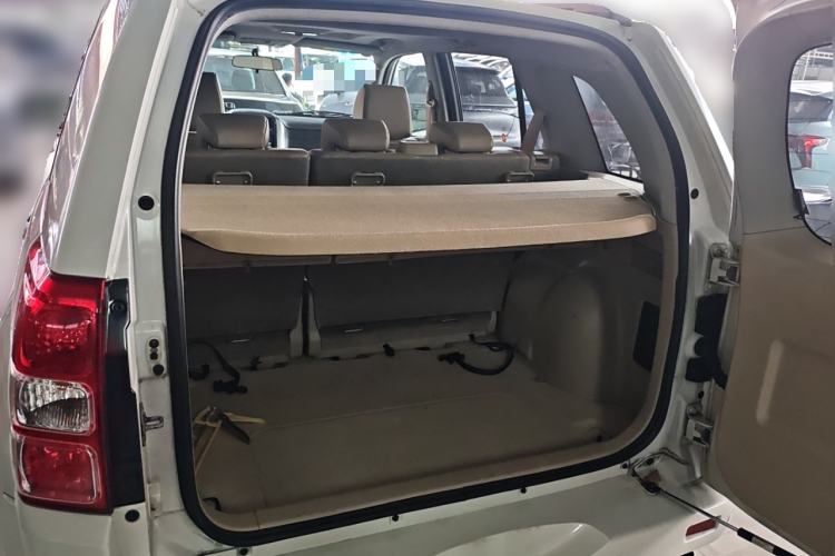 Used Suzuki Grand Vitara 2012 2.4L AT Luxury Navigation 5-Door Version Trunk