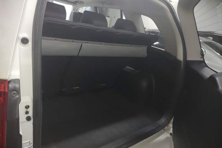 Used Suzuki Grand Vitara 2012 2.4L AT Luxury Navigation 5-Door Version Trunk