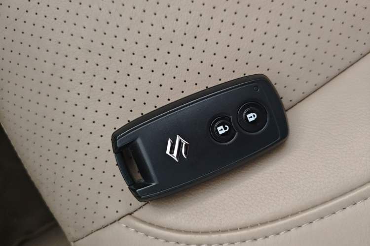Used Suzuki Grand Vitara 2012 2.4L AT Luxury Navigation 5-Door Version Vehicle Key