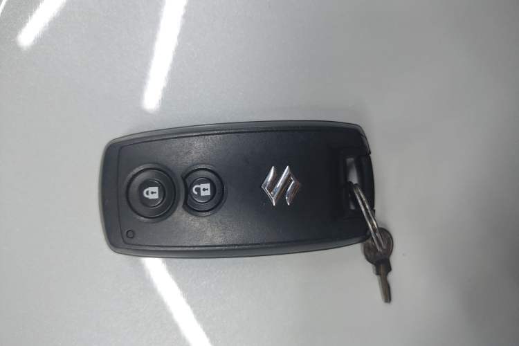 Used Suzuki Grand Vitara 2012 2.4L AT Luxury Navigation 5-Door Version Vehicle Key