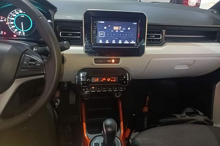 Used Suzuki Ignis 2017 1.2L CVT Luxury Edition Audio And AC Panel