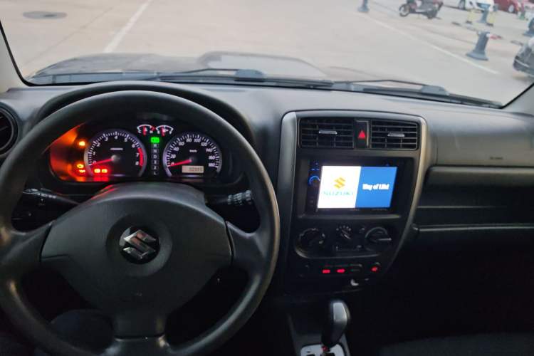 Used Suzuki Jimny 2012 1.3 AT JLX Interior 3