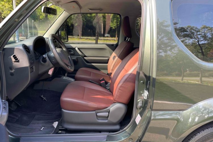 Used Suzuki Jimny 2015 1.3 AT JLX Interior 3