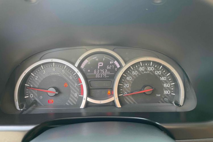 Used Suzuki Jimny 2015 1.3 AT JLX Odometer Close Up