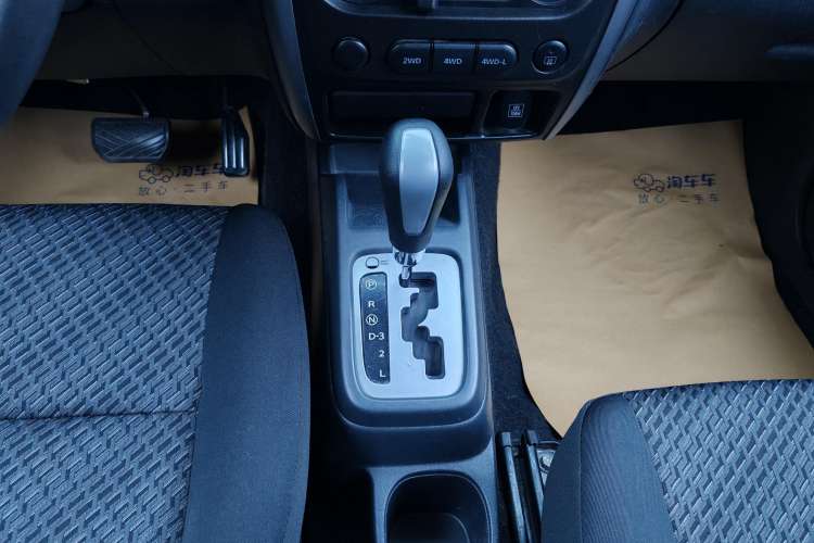 Used Suzuki Jimny 2015 1.3L AT JLX Navigation Edition Gear Lever