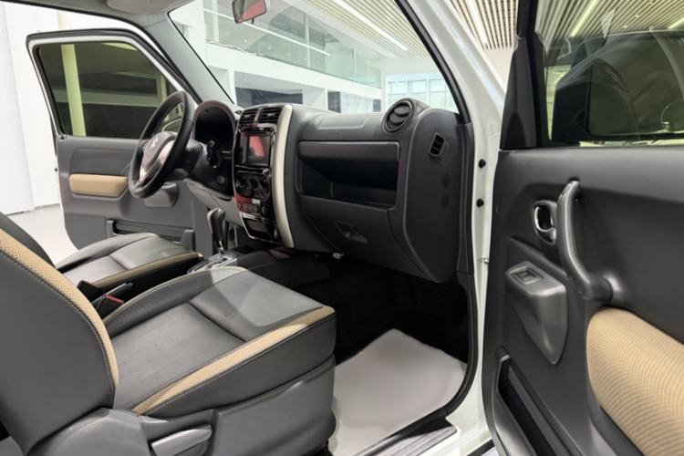 Used Suzuki Jimny 2015 1.3 AT Mode3 Navigation Edition Interior 1