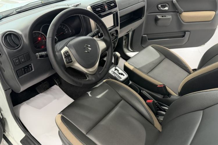 Used Suzuki Jimny 2015 1.3 AT Mode3 Navigation Edition Interior 3