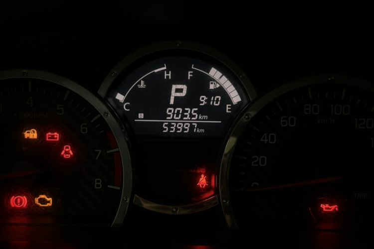 Used Suzuki Jimny 2015 1.3 AT Mode3 Navigation Edition Odometer Close Up