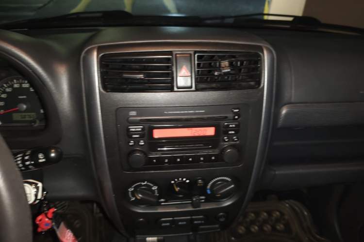 Used Suzuki Jimny 2007 1.3 AT Audio And AC Panel