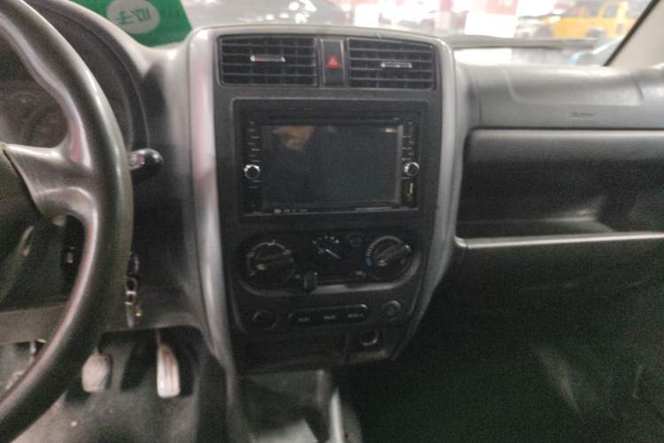Used Suzuki Jimny 2009 1.3 MT Fashion Edition Audio And AC Panel
