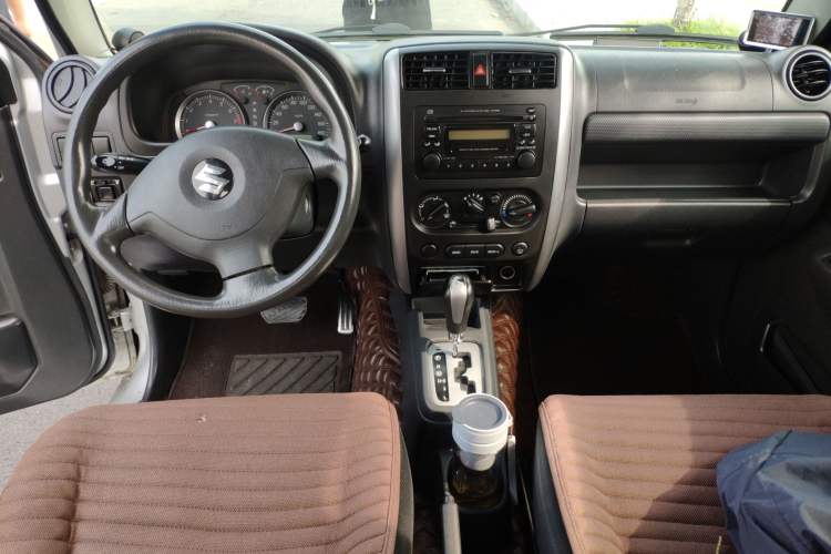 Used Suzuki Jimny 2009 1.3 AT Fashion Edition Center Console