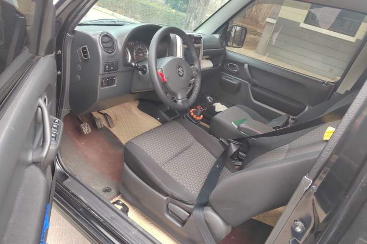 Used Suzuki Jimny 2010 1.3 MT Fashion Limited Edition Driver Seat