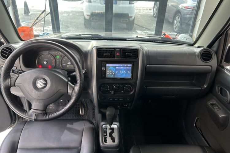 Used Suzuki Jimny 2010 1.3 AT Fashion Limited Edition Interior 2