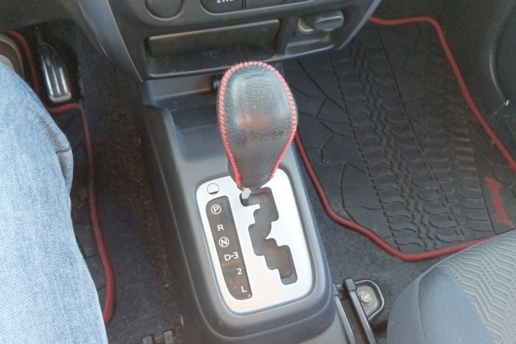 Used Suzuki Jimny 2011 1.3 AT Gear Lever