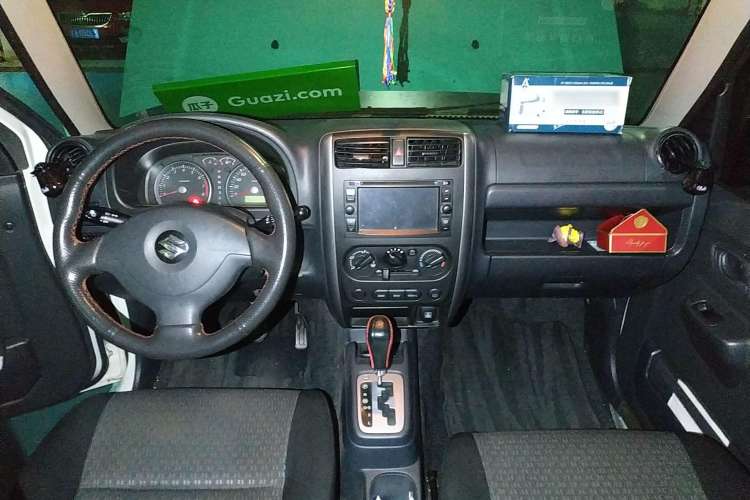 Used Suzuki Jimny 2011 1.3 AT Center Console