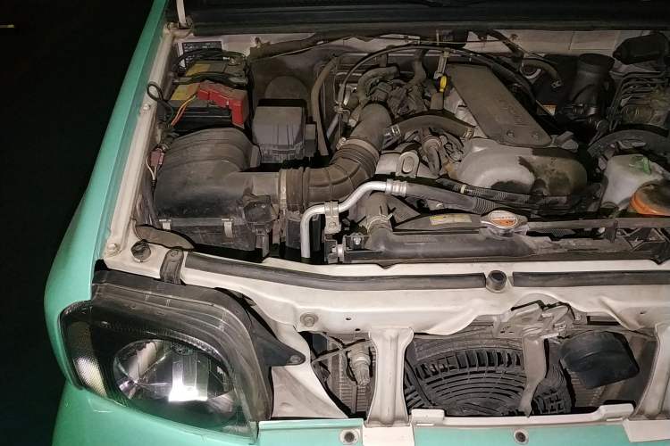 Used Suzuki Jimny 2011 1.3 AT Engine Bay Right