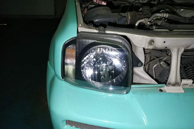 Used Suzuki Jimny 2011 1.3 AT Right Front Headlight