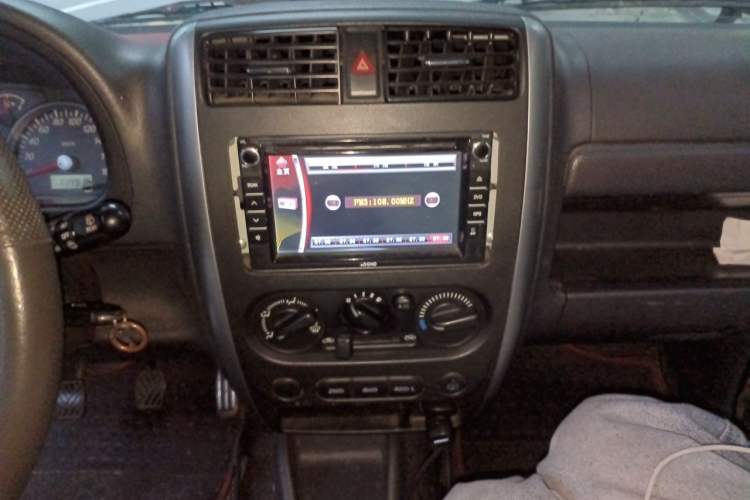 Used Suzuki Jimny 2011 1.3 MT Two-Tone Navigation Edition Audio And AC Panel