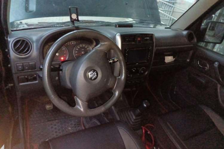 Used Suzuki Jimny 2011 1.3 MT Two-Tone Navigation Edition Center Console