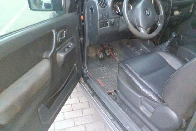 Used Suzuki Jimny 2011 1.3 MT Two-Tone Navigation Edition Driver Seat