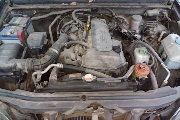 Used Suzuki Jimny 2011 1.3 MT Two-Tone Navigation Edition Engine Bay