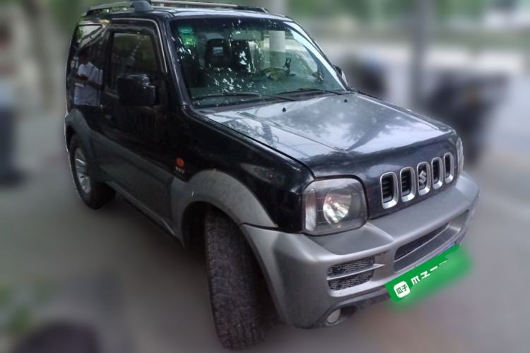 Used Suzuki Jimny 2011 1.3 MT Two-Tone Navigation Edition Front Right 45 Deg