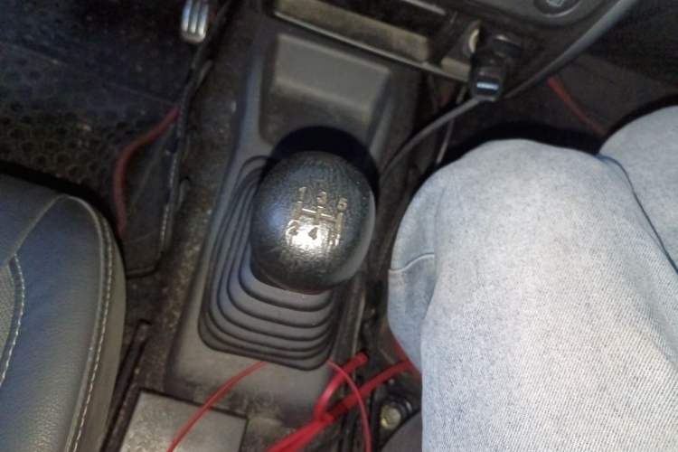 Used Suzuki Jimny 2011 1.3 MT Two-Tone Navigation Edition Gear Lever