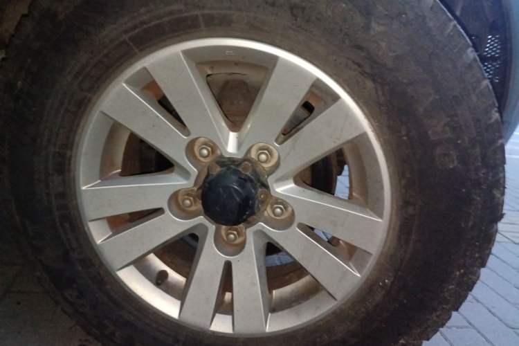 Used Suzuki Jimny 2011 1.3 MT Two-Tone Navigation Edition Right Front Wheel Hub
