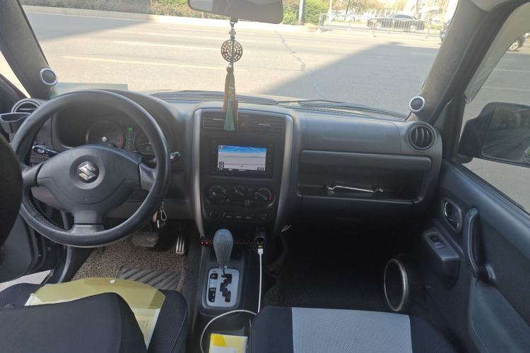 Used Suzuki Jimny 2011 1.3 AT Two-Tone Navigation Version Center Console