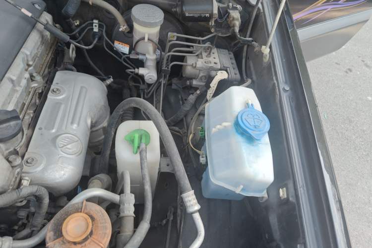 Used Suzuki Jimny 2011 1.3 AT Two-Tone Navigation Version Engine Bay Left