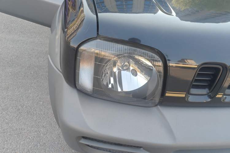 Used Suzuki Jimny 2011 1.3 AT Two-Tone Navigation Version Right Front Headlight