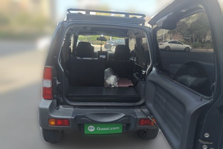 Used Suzuki Jimny 2011 1.3 AT Two-Tone Navigation Version Trunk