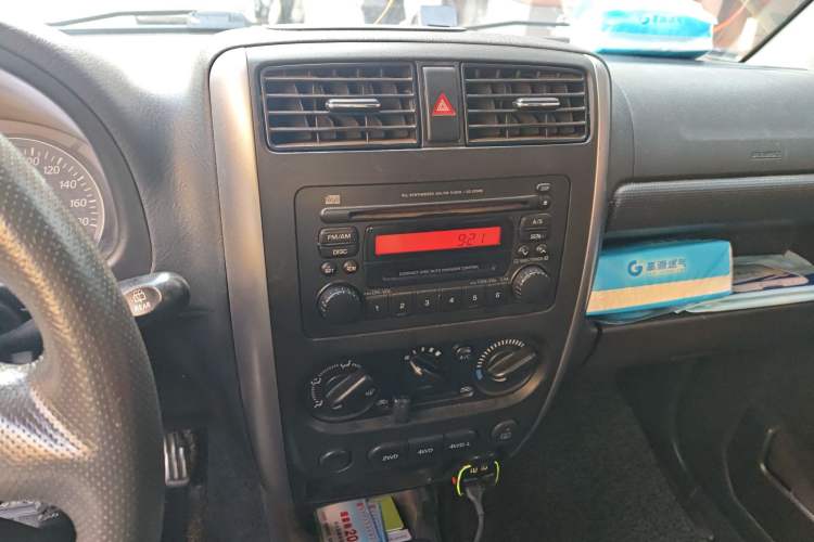 Used Suzuki Jimny 2011 1.3 AT Two-Tone Edition Audio And AC Panel