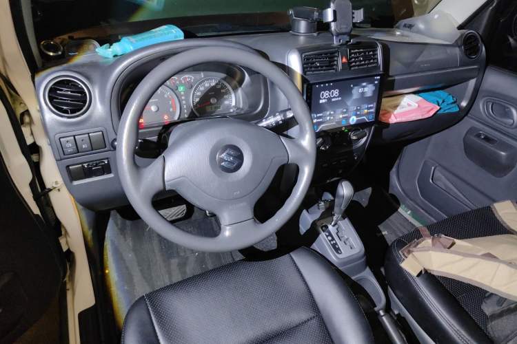 Used Suzuki Jimny 2011 1.3 AT Center Console