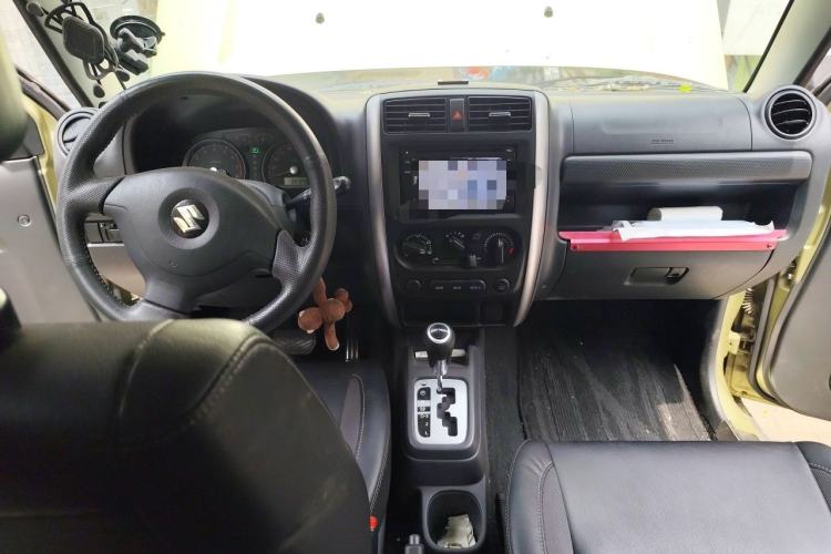 Used Suzuki Jimny 2011 1.3 AT Two-Tone Navigation Version Center Console